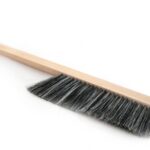 Smetáček dřevěný s černým vlasem