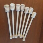 Naběračka na med dřevěná