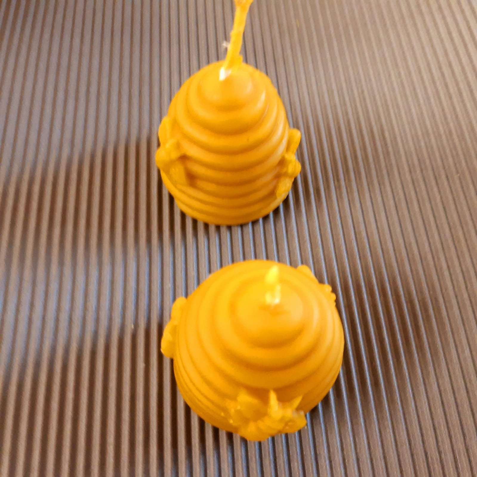 WhatsApp-Image-2020-11-16-at-15.37.38-1.jpeg Svíčka z včelího vosku -úlek - Obrázek 1