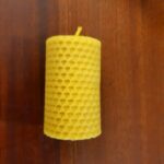 Svíčka stáčená z včelího vosku