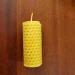 Svíčka stáčená z včelího vosku