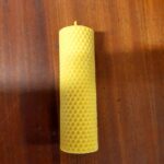 Svíčka stačená z včelího vosku