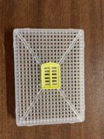 Poklopka přidávací s červeným otvorem